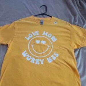 T-shirt "love more -worry less"  medium -NEW never won